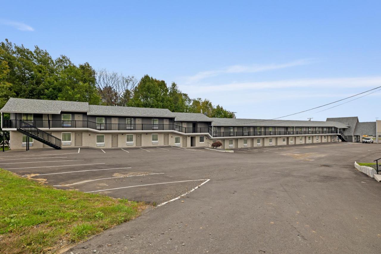 The Elmwood Motel Waterville Exterior photo